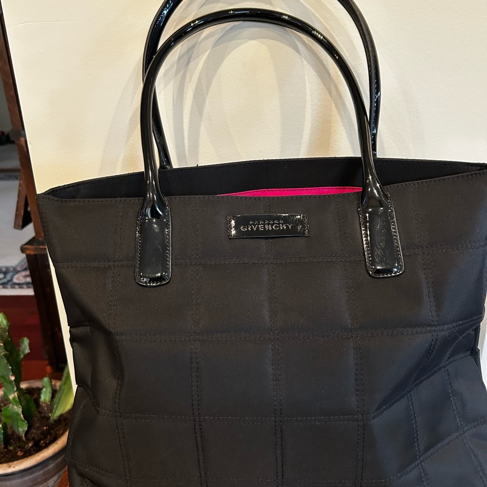 Givenchy Parfums Lg Blk Quilted Nylon Tote w/Pink Lining & Patent Leather handle